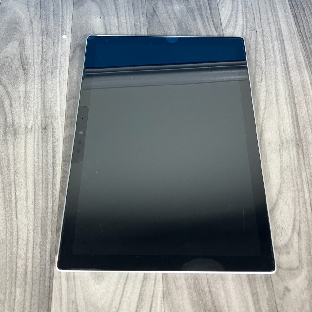 Microsoft Surface Pro 5 (Model 1796) – Intel‎ Core m3, 4GB RAM, 128GB SSD, 12.3"